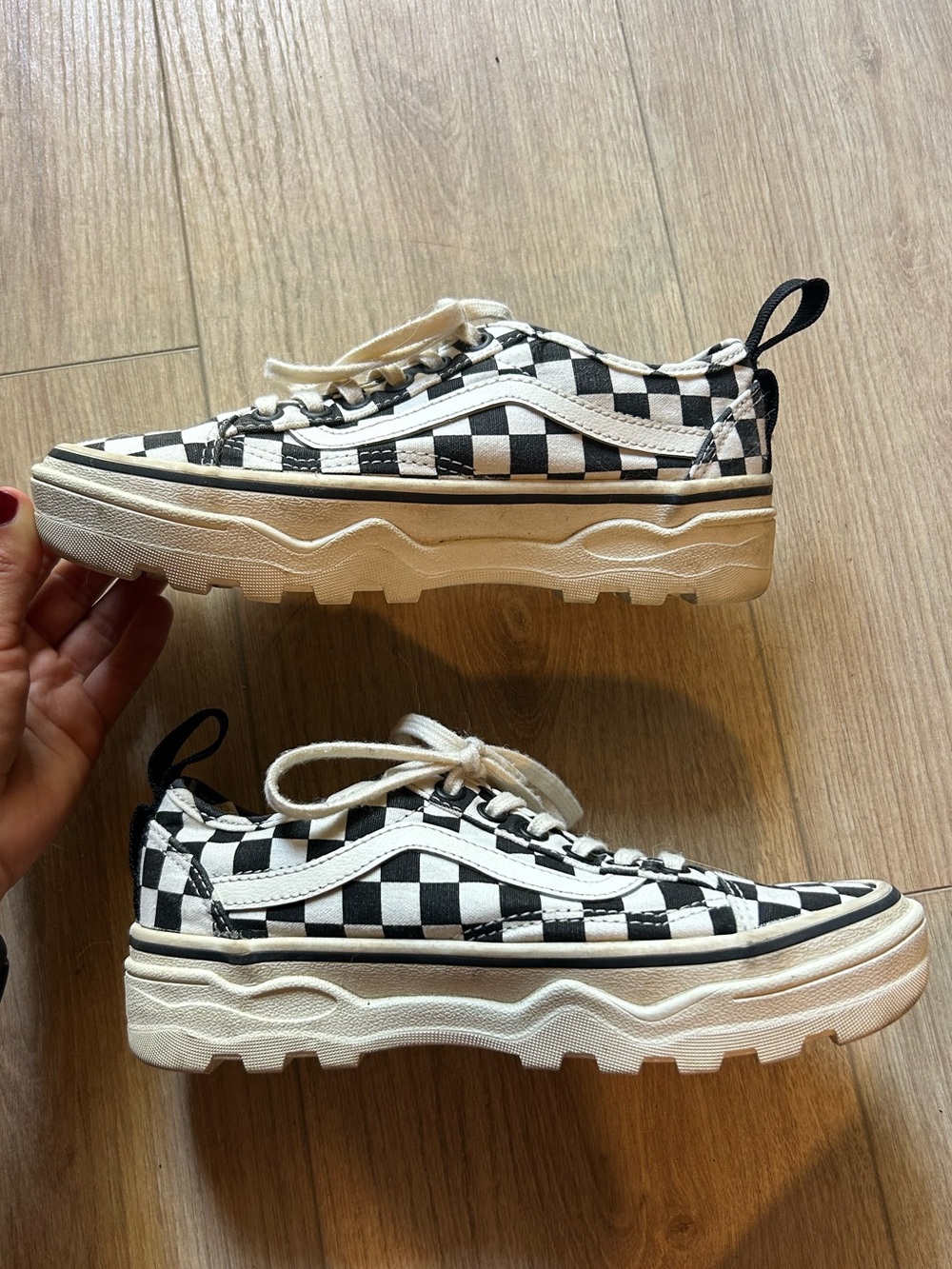 Vans comfy cushion Checkerboard Low-Top Sneakers in Black & White